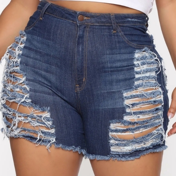 Fashion Nova Women's Distressed Bermuda Shorts Dark Wash 3X - Picture 4 of 10
